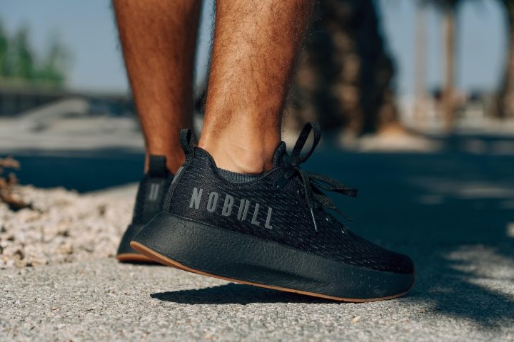 Nobull-Runner-Plus-heel-hold