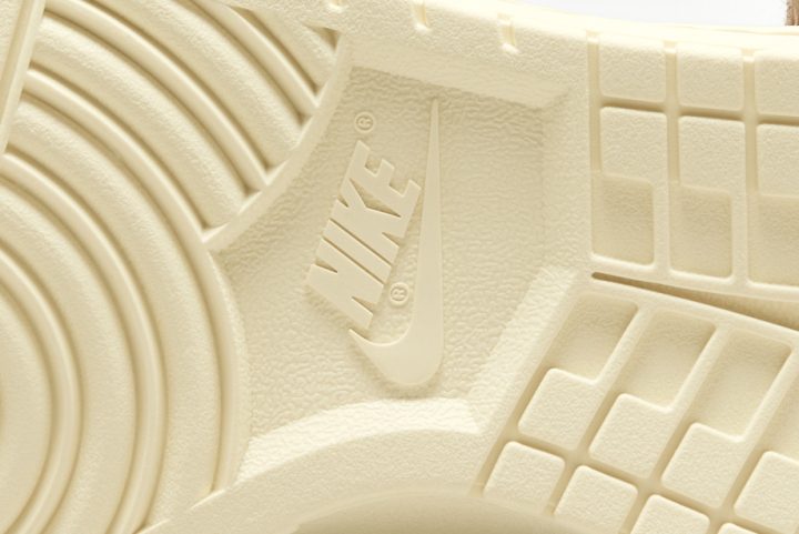 Nike Dunk High Retro PRM nike-dunk-high-prm-sole-logo
