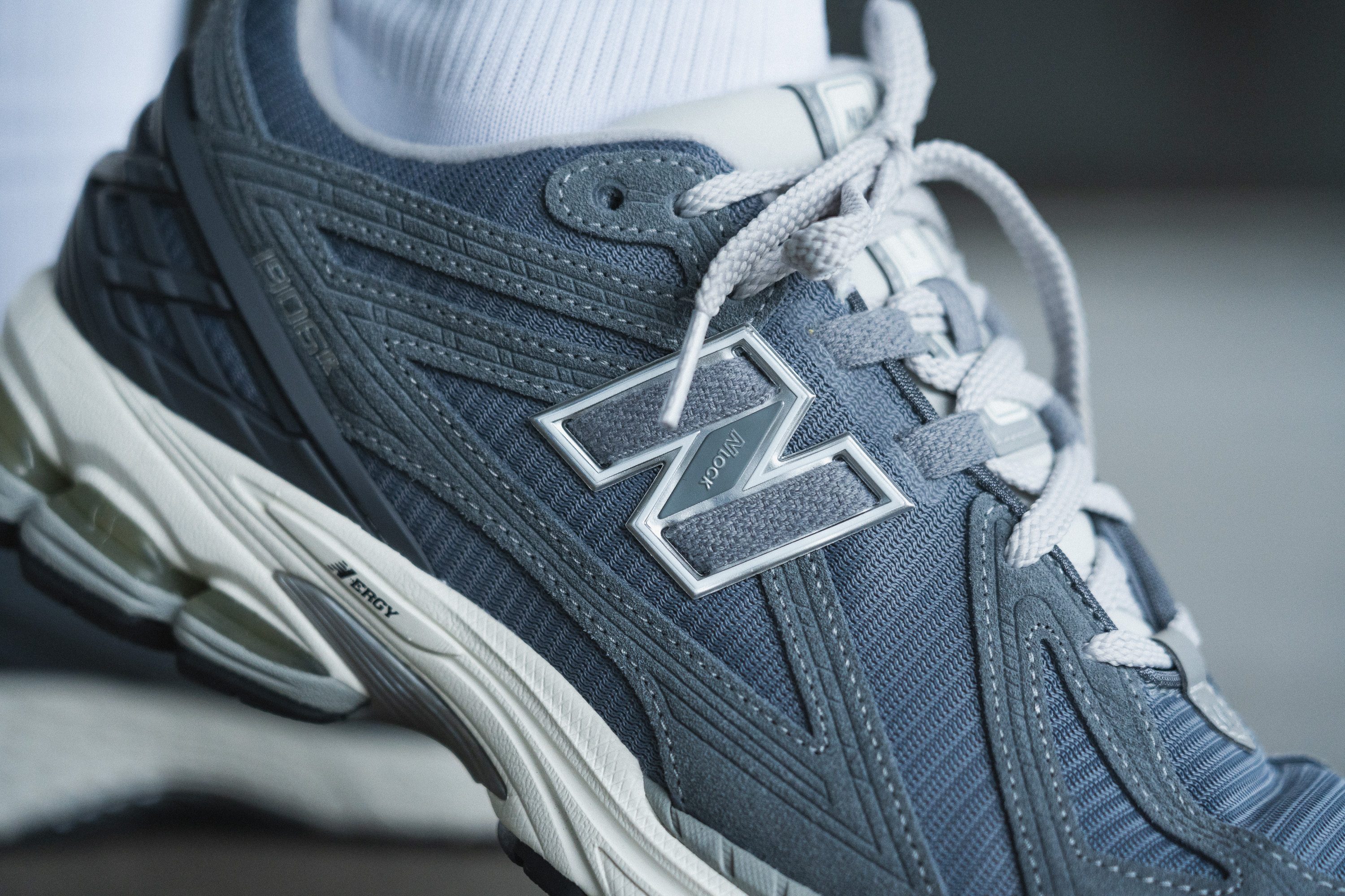 Logotipo New Balance 1906R