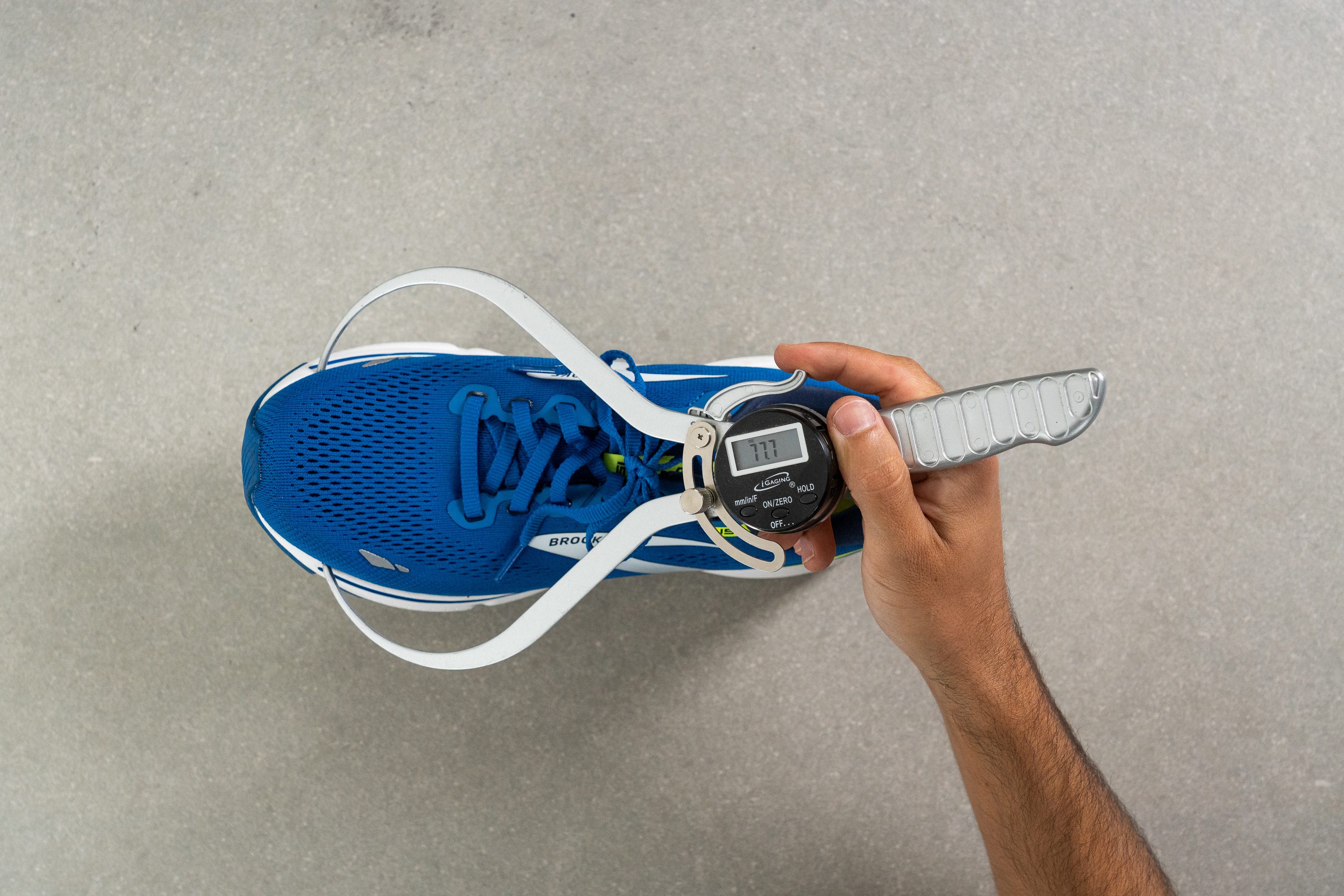 zapatillas de running brooks hyperion pie normal azules baratas menos de 60 Toebox width at the big toe