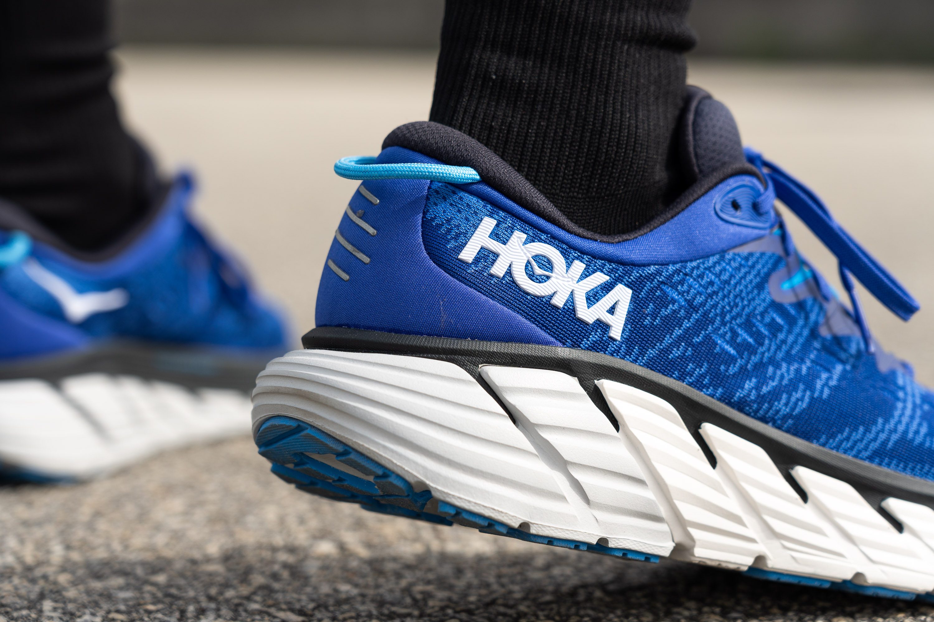 hoka gaviota 4 logo 