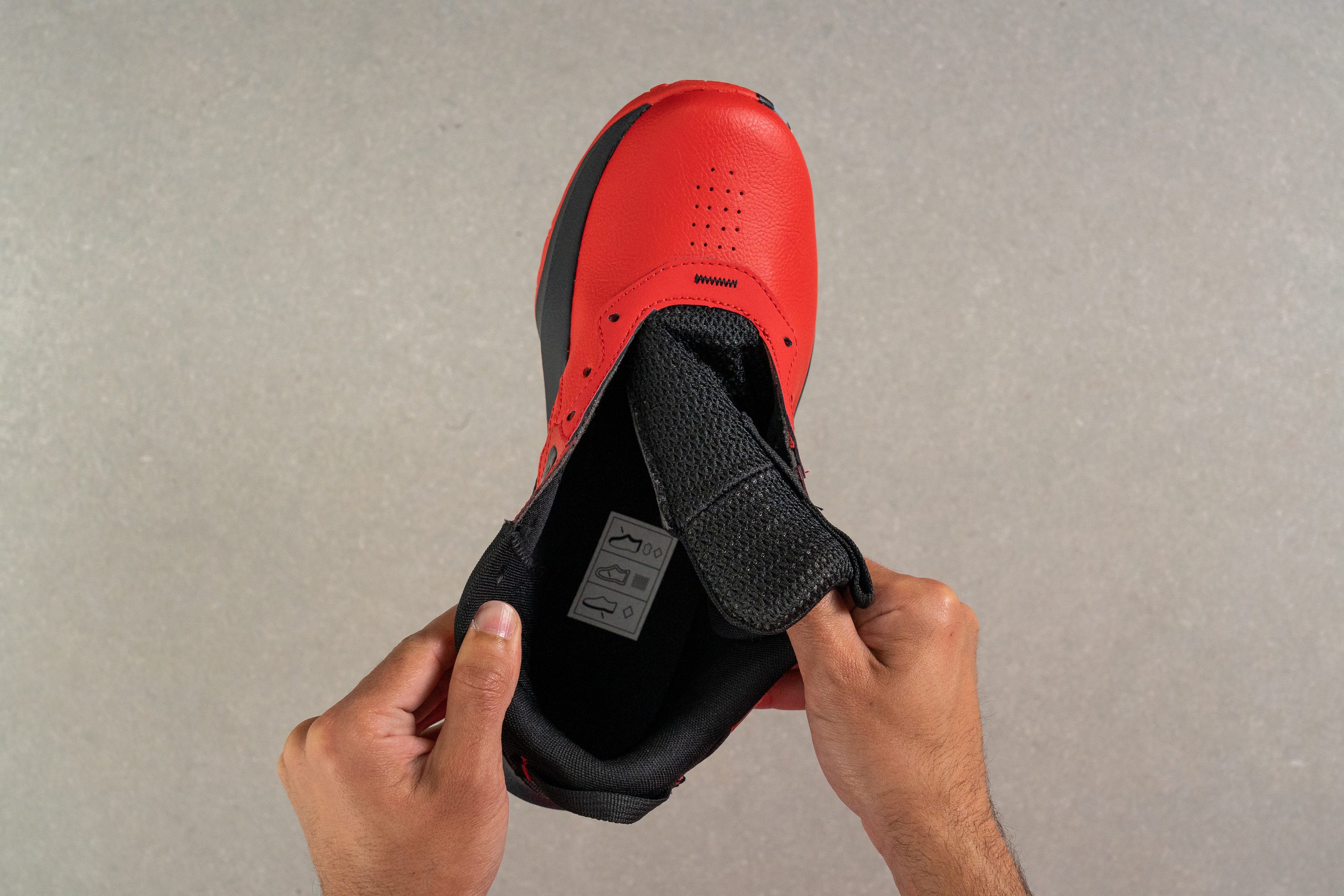 Under Armour Lockdown 6 Tongue: gusset type