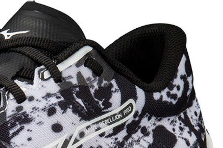 Mizuno Wave Rebellion Pro cuello