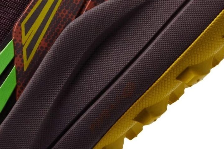 Saucony Xodus Ultra 2 acolchado en el mediopie
