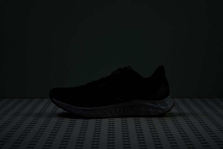 New Balance Men's Fresh Foam Arishi V4 Running Shoe, Black/Silver  Metallic/Gum 2, 10.5
