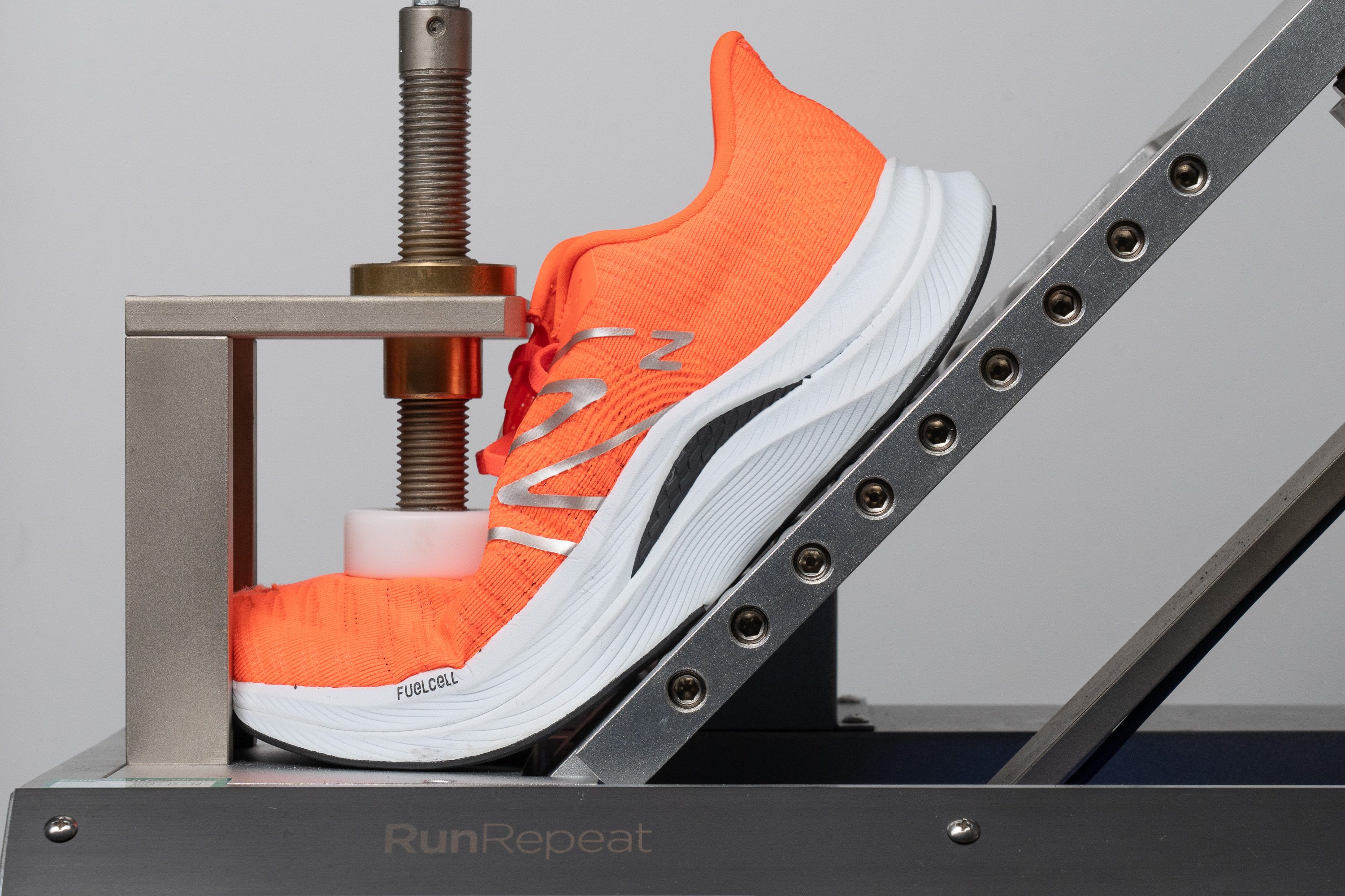 New Balance FuelCell Propel v4 Flexibility / Stiffness