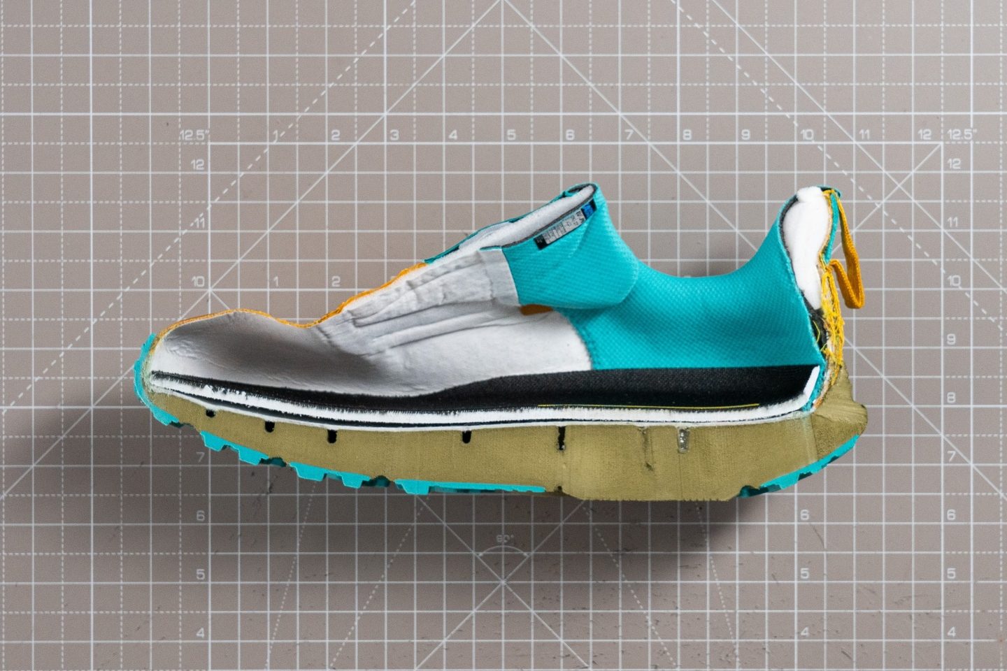 Cut in half: Hoka Challenger 7 GTX Review (2024) | RunRepeat