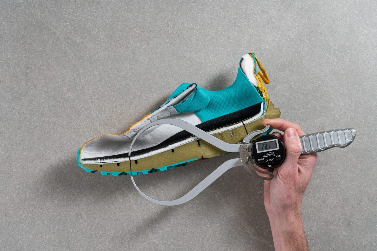 Cut in half: Hoka Challenger 7 GTX Review (2024) | RunRepeat