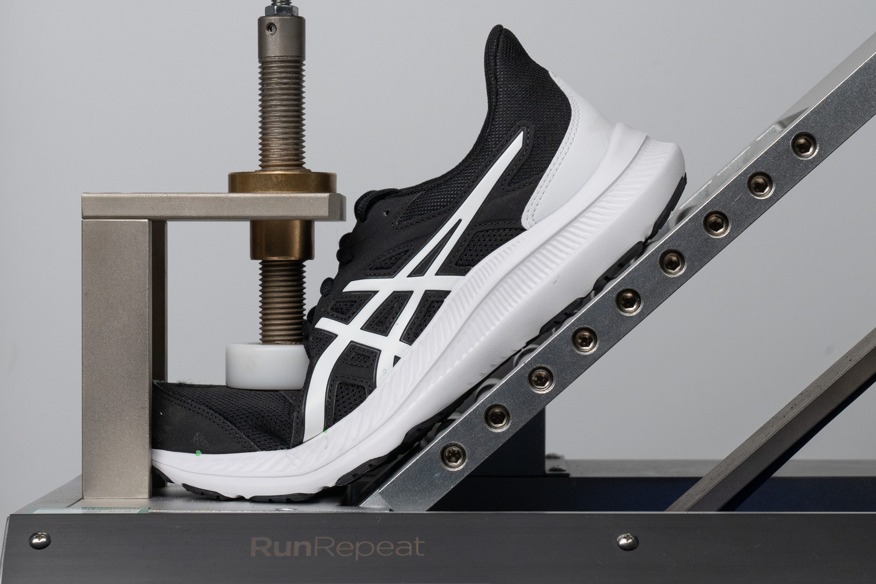 ASICS Jolt 4 Flexibility / Stiffness