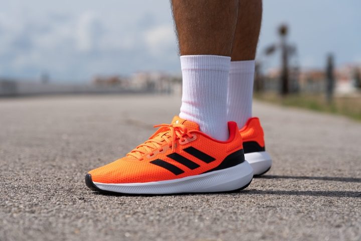 Adidas run hot sale falcon mens