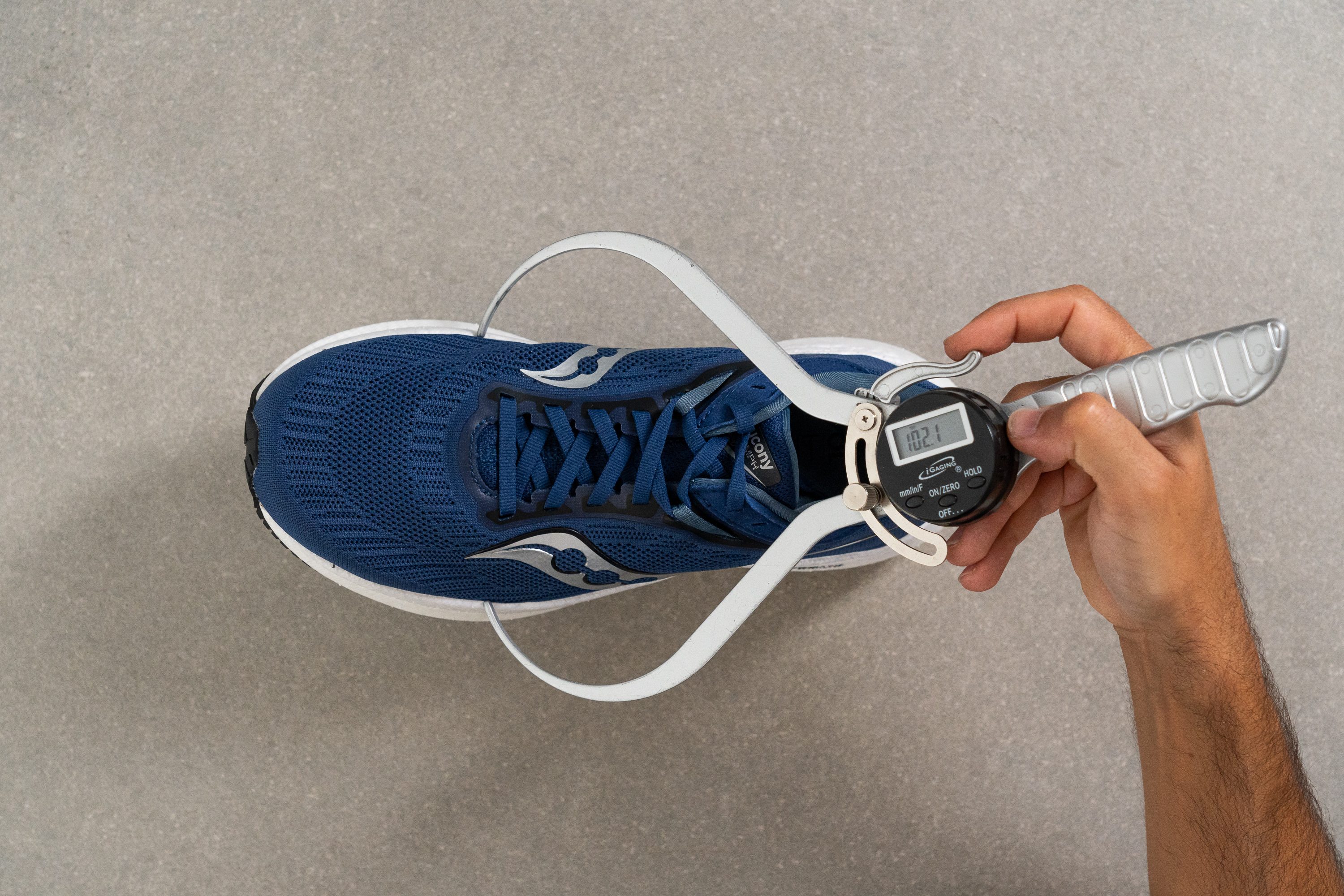 zapatillas de running minimalistas saucony asfalto pie normal más de 100 Toebox width at the widest part