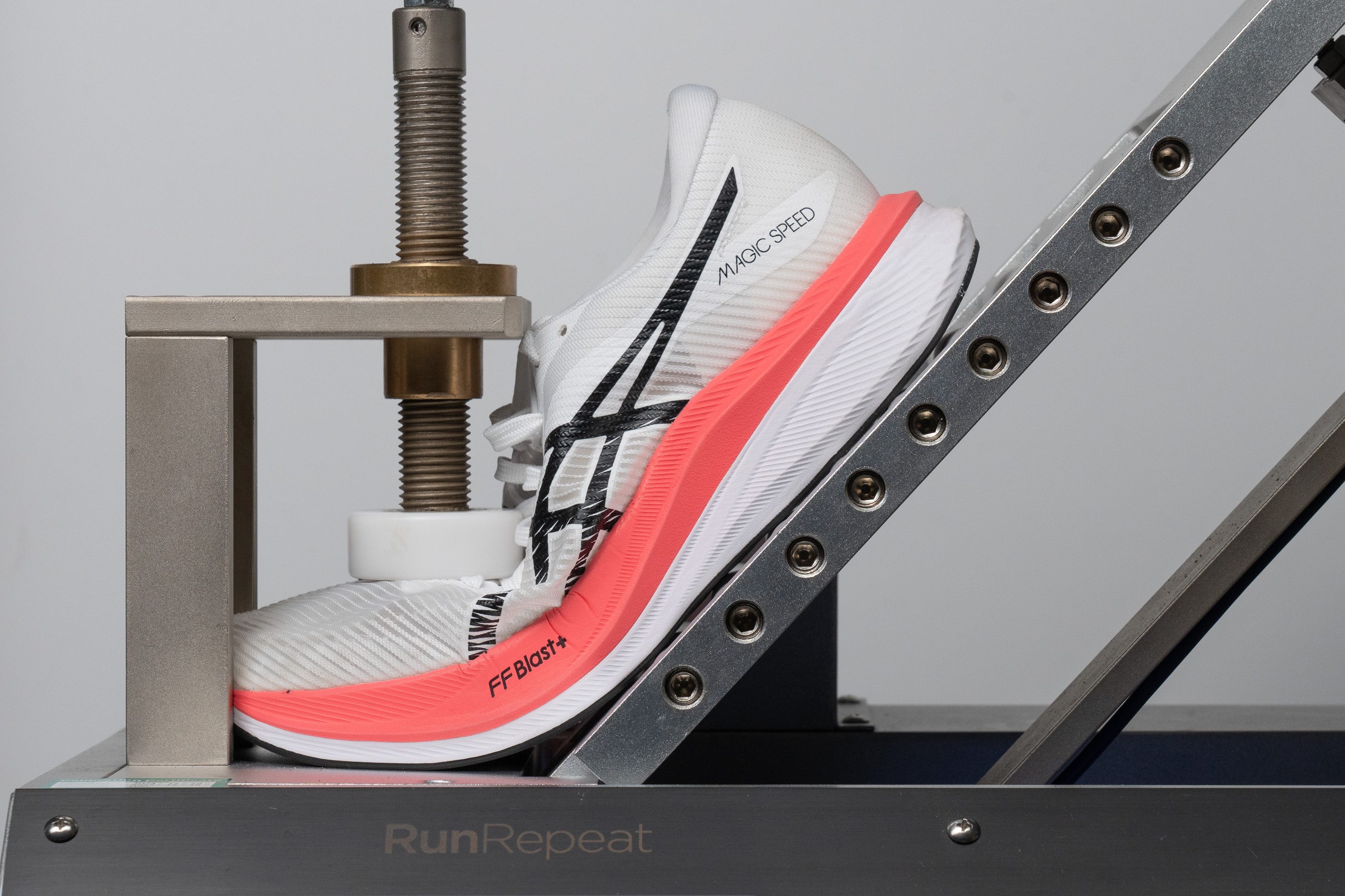 ASICS Magic Speed 3 Flexibility / Stiffness