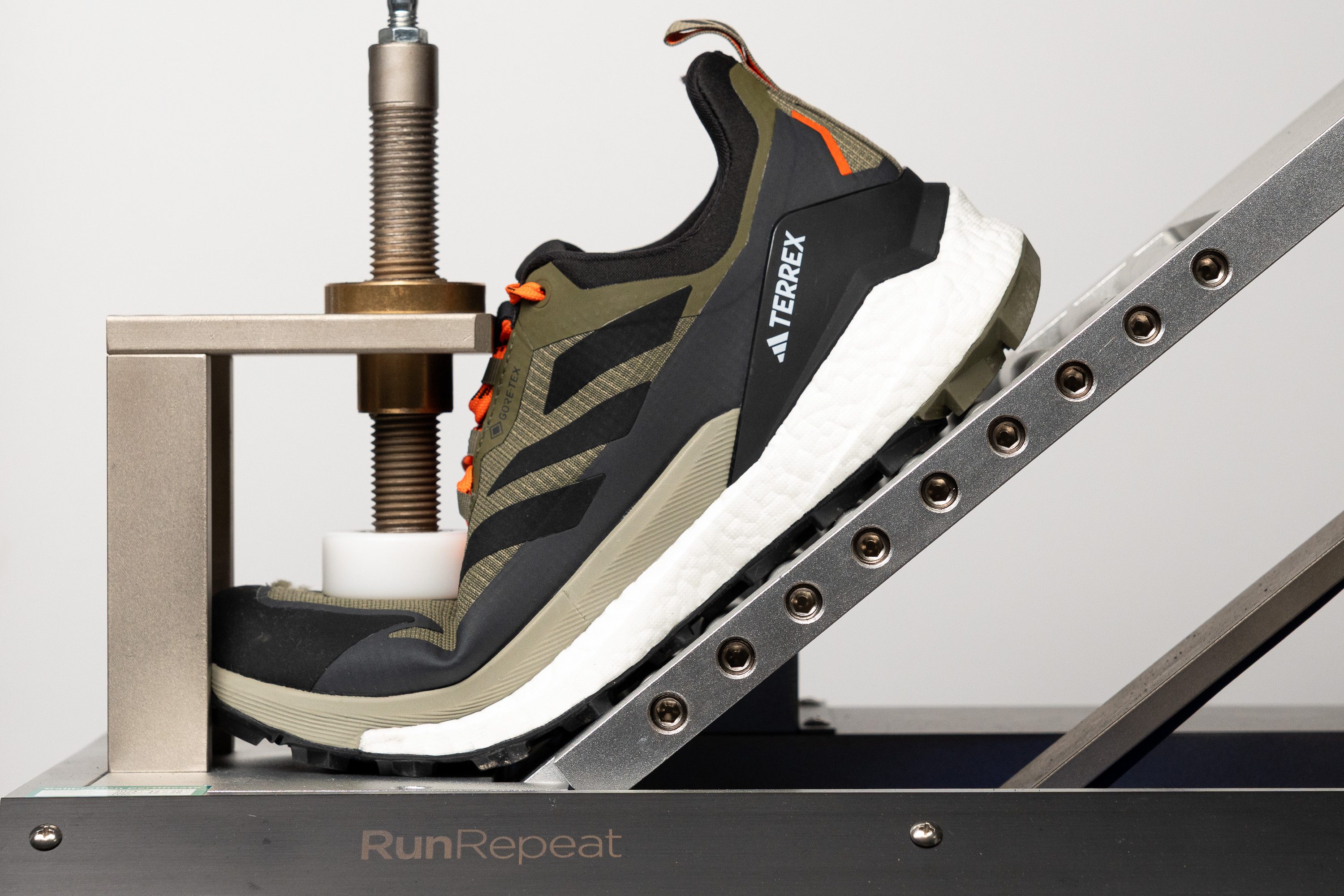 Adidas Terrex Free Hiker 2.0 Low GTX Flexibility / Stiffness