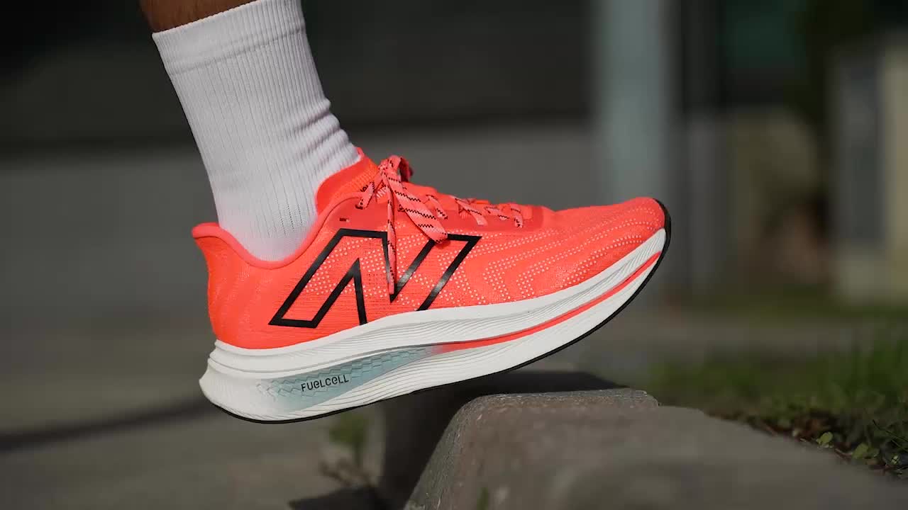 Cut in half: New Balance FuelCell SuperComp Trainer v2