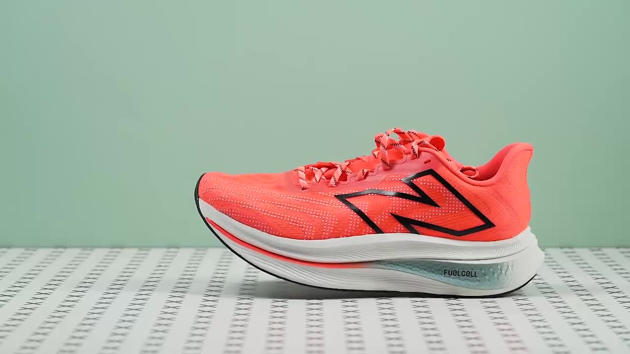 Cut in half: New Balance FuelCell SuperComp Trainer v2 Review