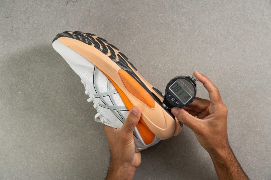 asics gel kayano 26 sizing