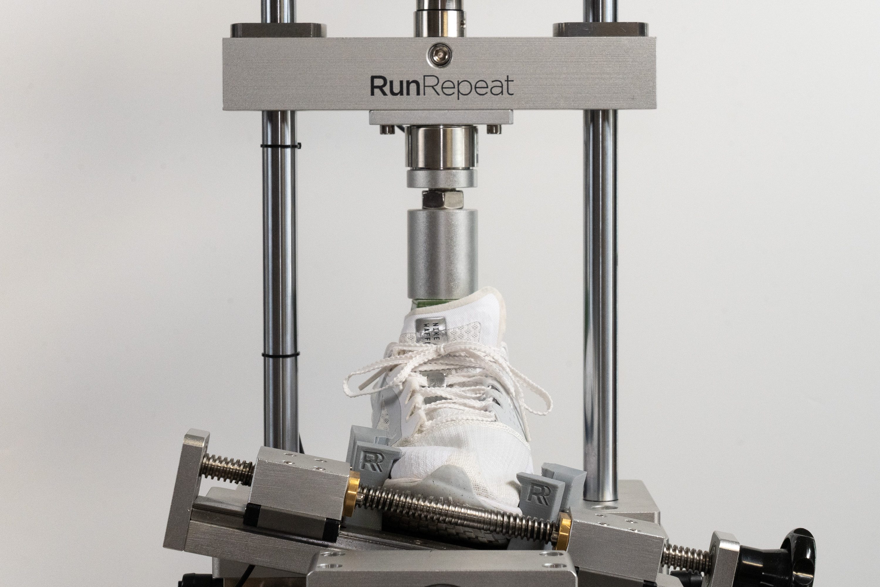 Nike Rival Waffle 6 Torsional rigidity
