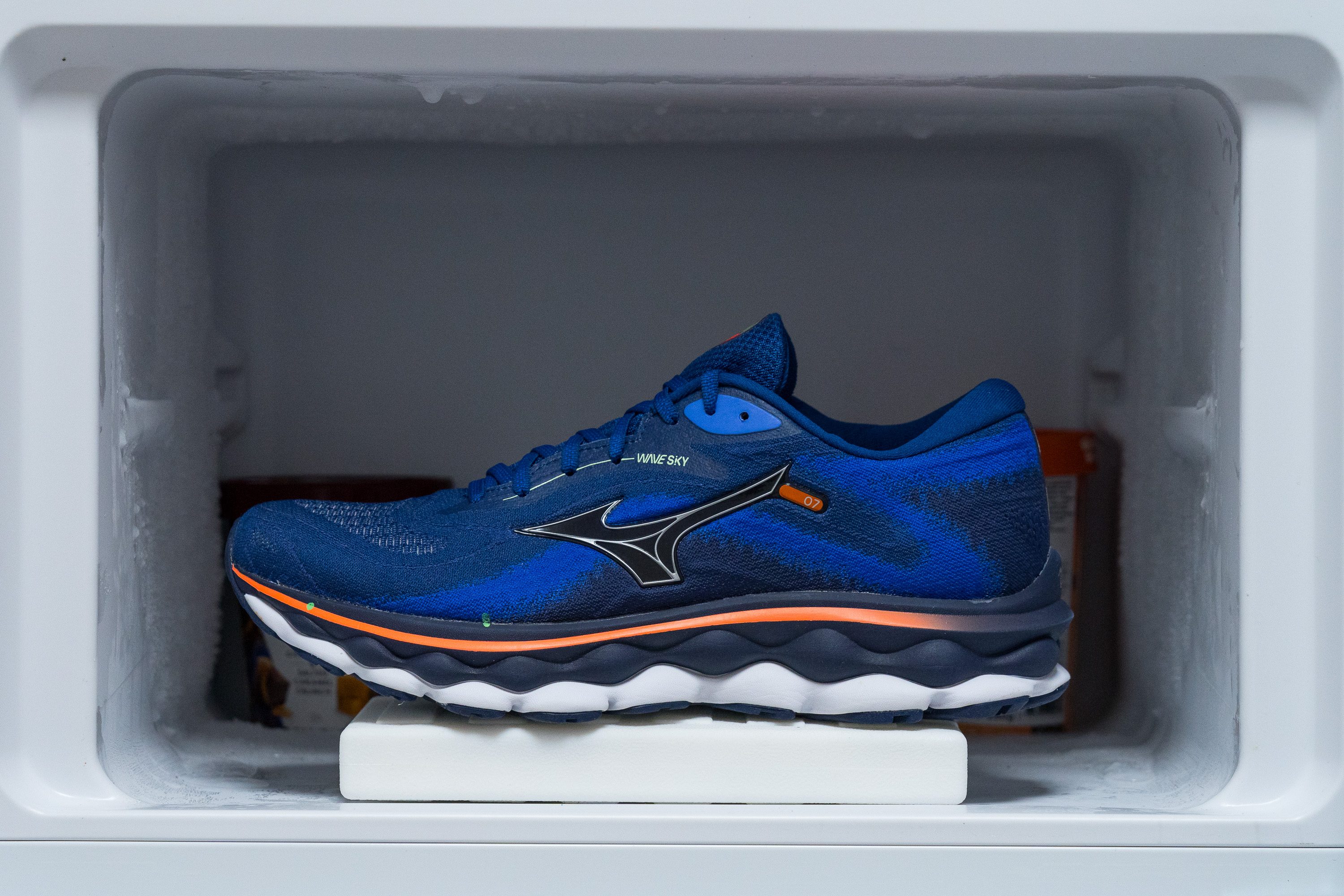 Mizuno Wave Rider 24 Asfalto pisada neutra Difference in midsole softness in cold