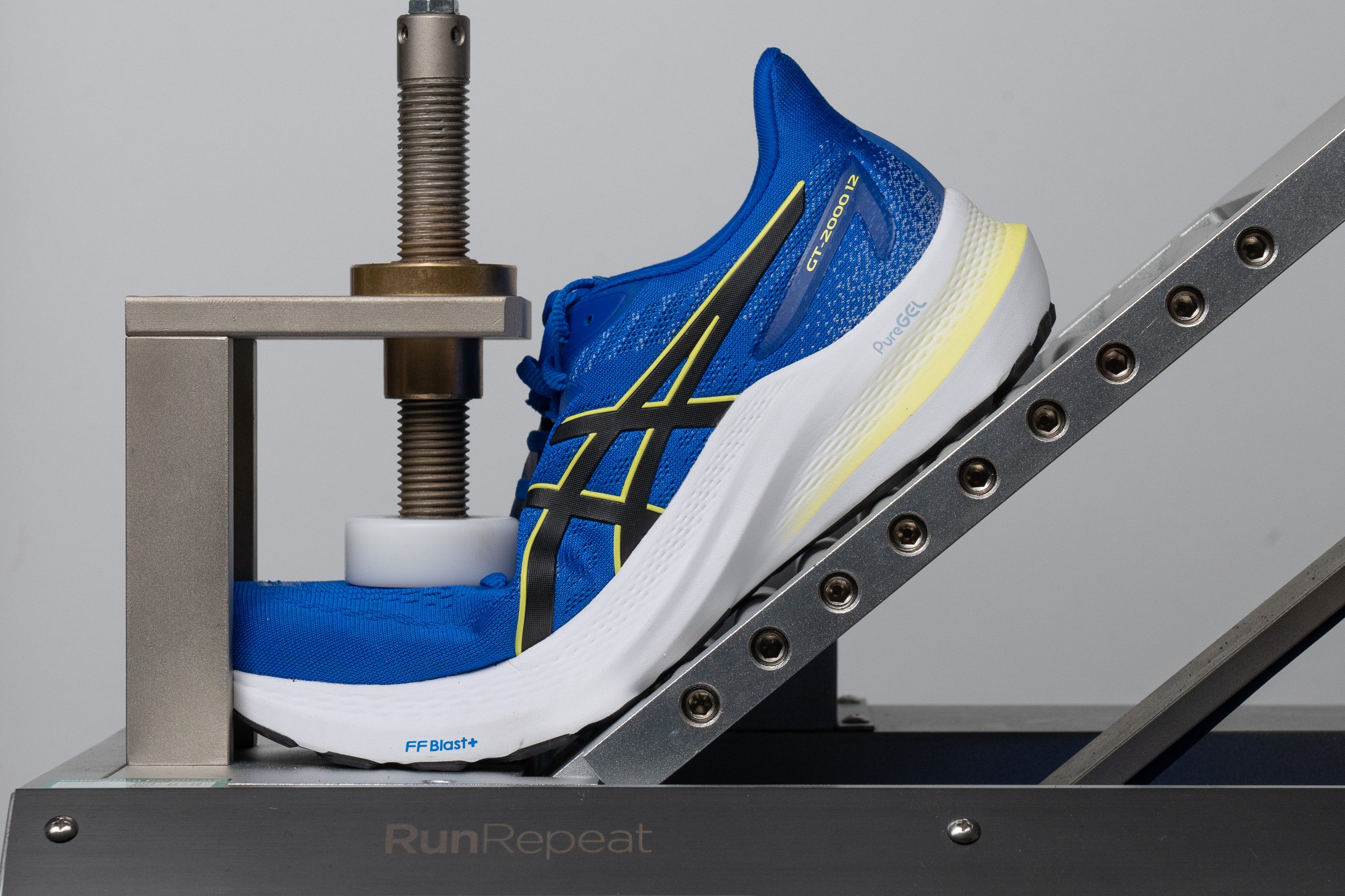 ASICS GT 2000 12 Flexibility / Stiffness