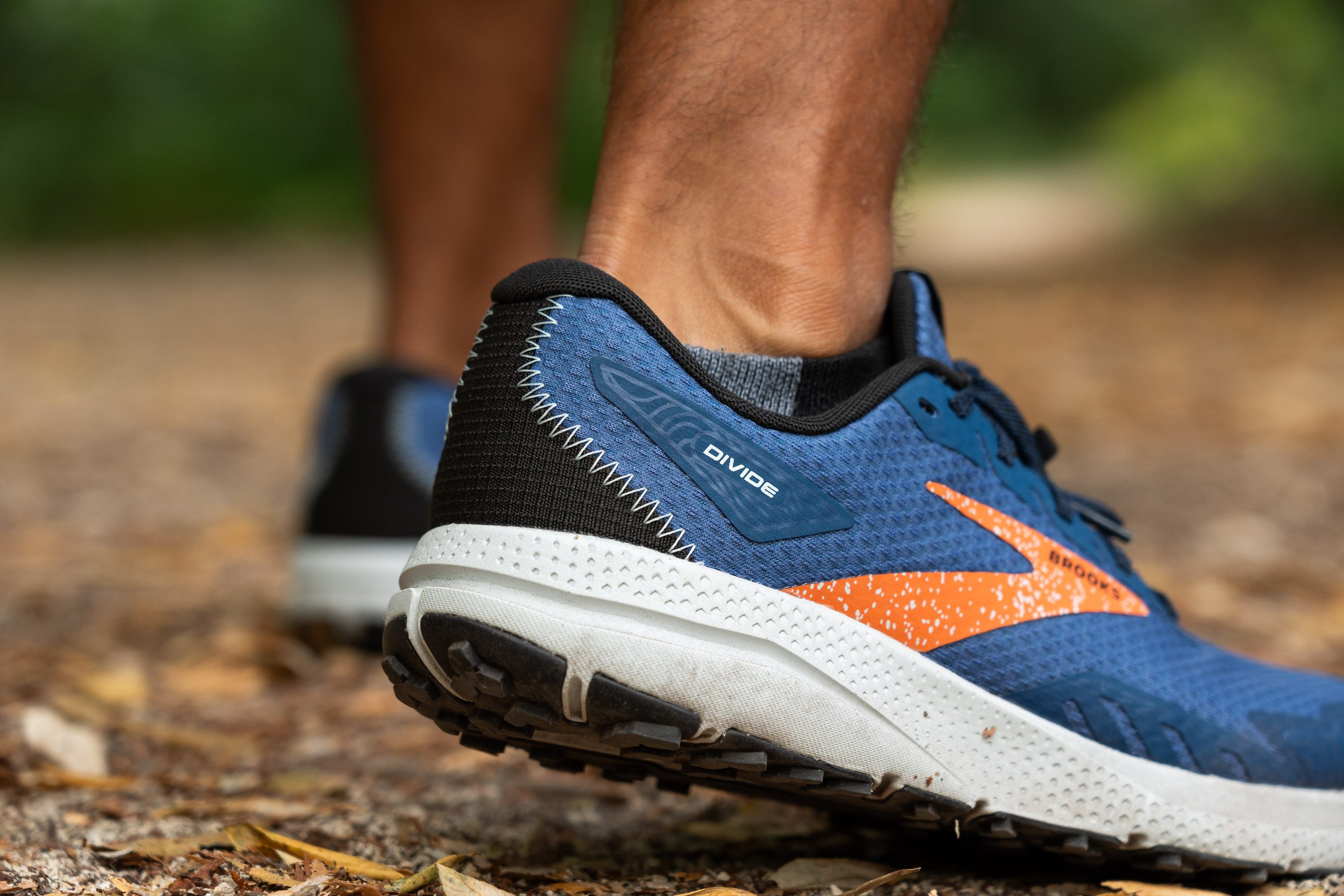 zapatillas de running Brooks asfalto media maratón naranjas Heel counter stiffness