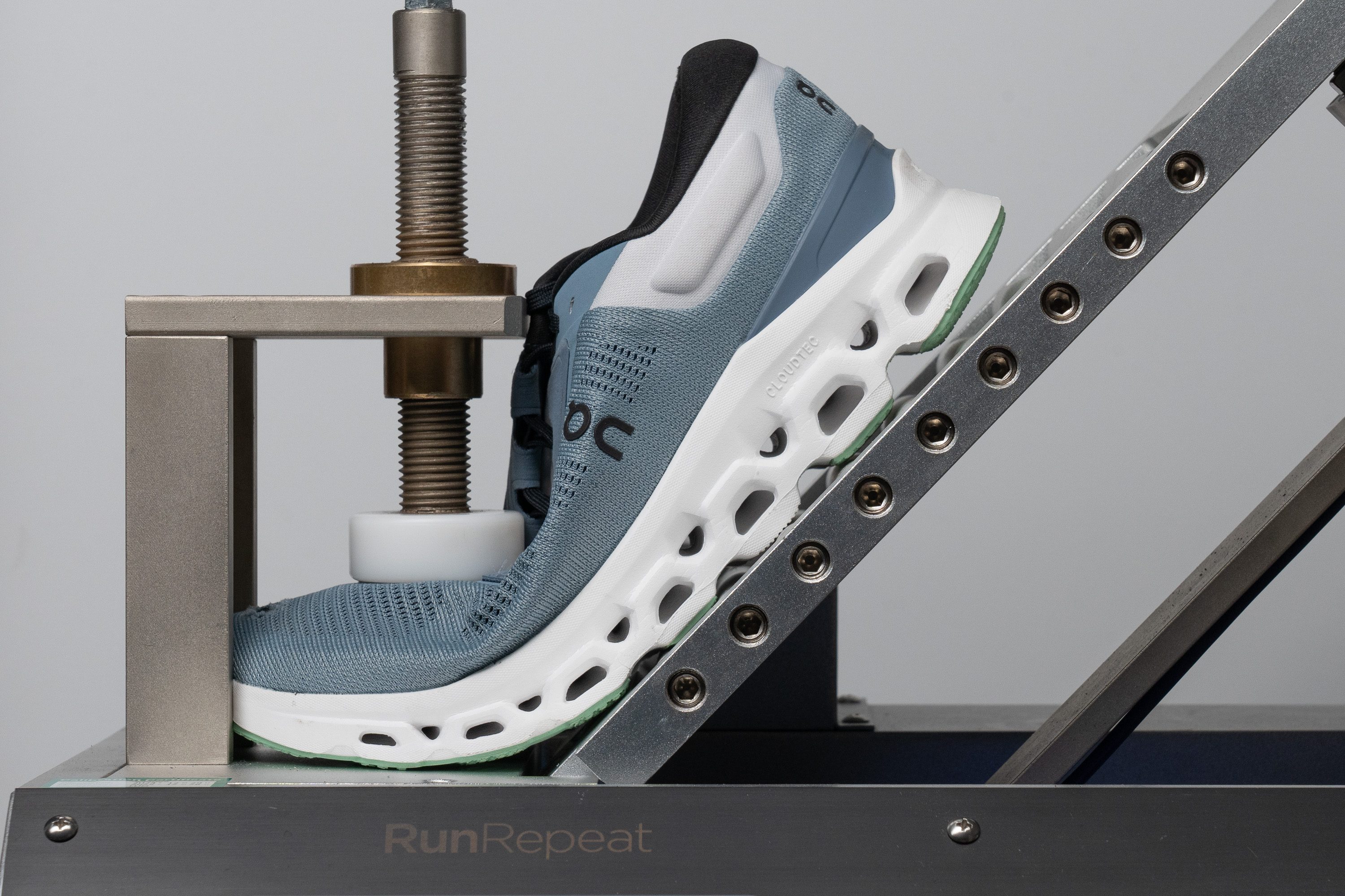 On Cloudstratus 3 Flexibility / Stiffness