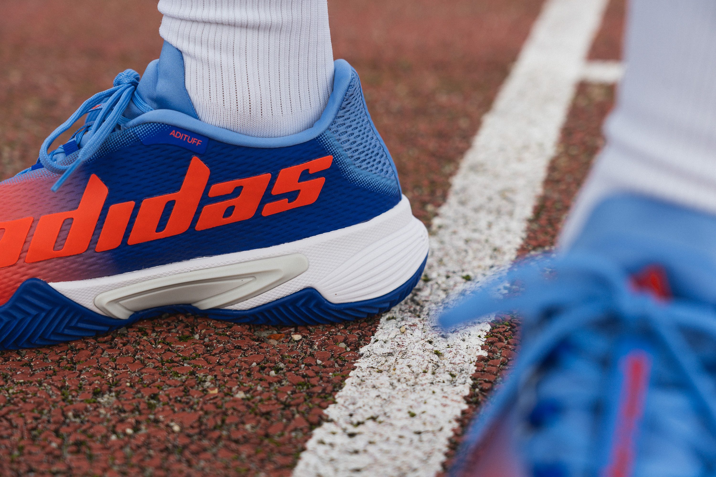 Cortadas por la mitad Analisis y review de las Adidas Barricade Clay 2024 RunRepeat