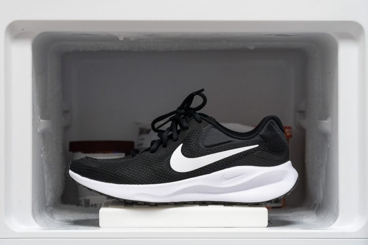 nike revolution 7 difference in midsole softness in cold 21216661 720
