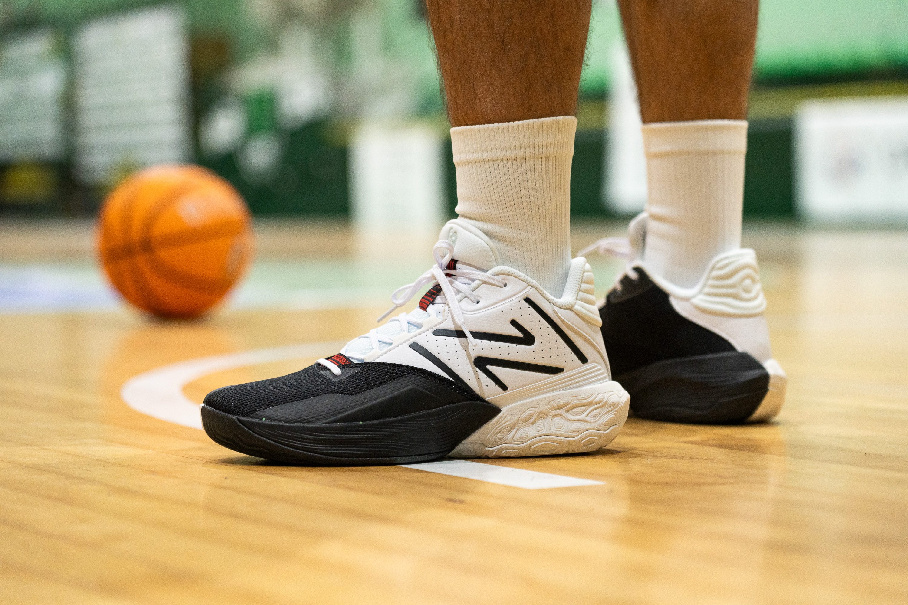 Unveiling the New Balance Two WXY V4 Basketball Shoes: Performance, Technology, and Cultural Impact