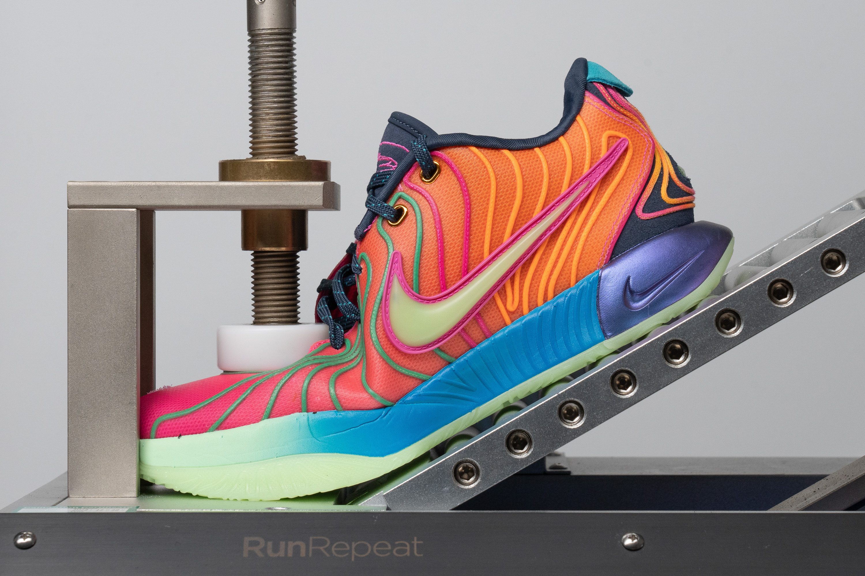 Nike LeBron 21 Flexibility / Stiffness