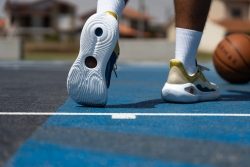 Cut in half: Under Armour Curry 11 Review | RunRepeat