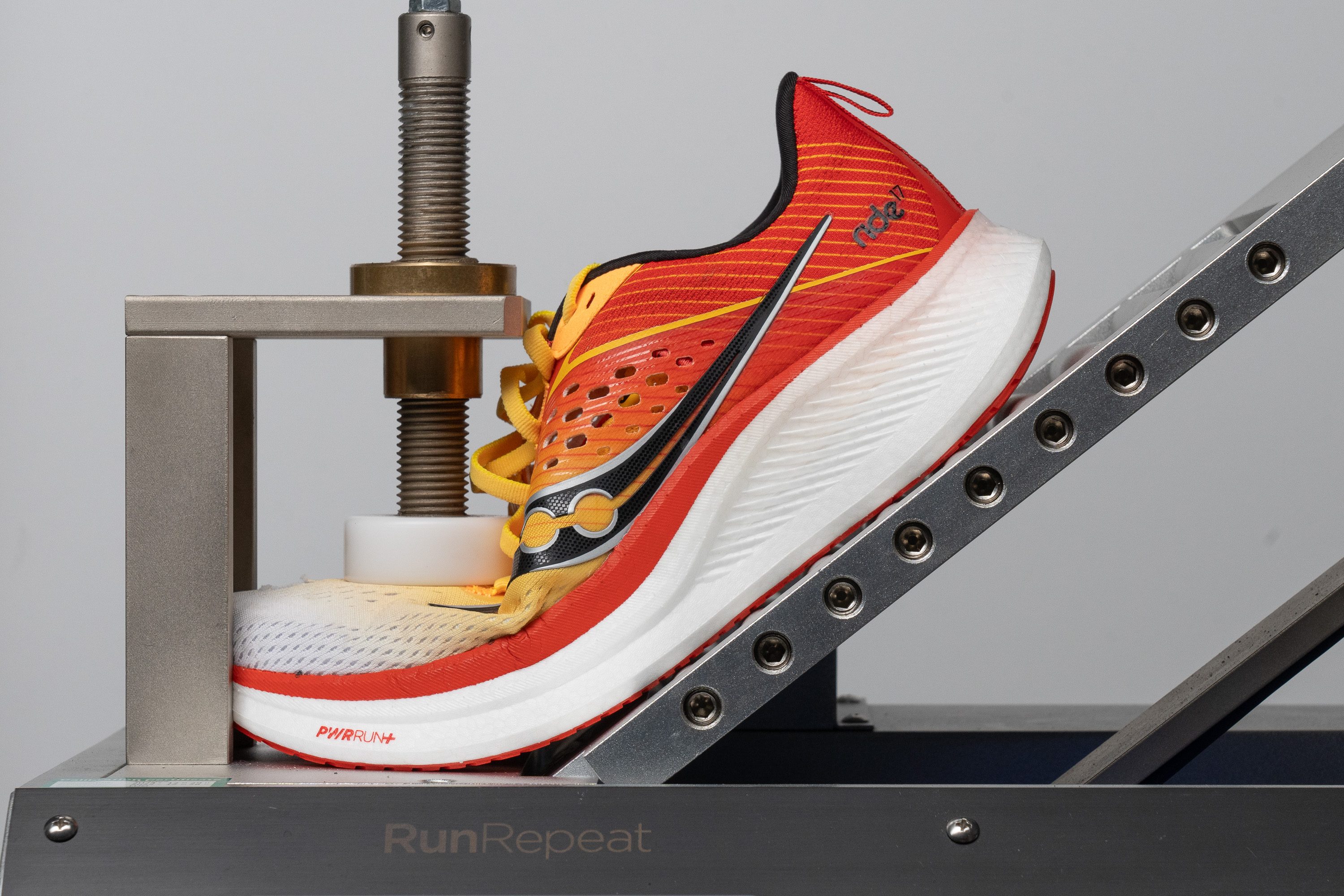Saucony Ride 17 Flexibility / Stiffness