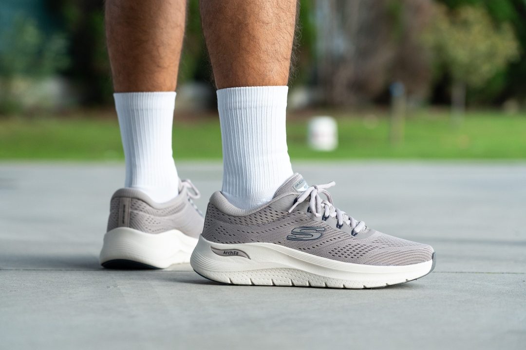 Cut in half: Skechers Arch Fit 2.0 Review (2023) | RunRepeat