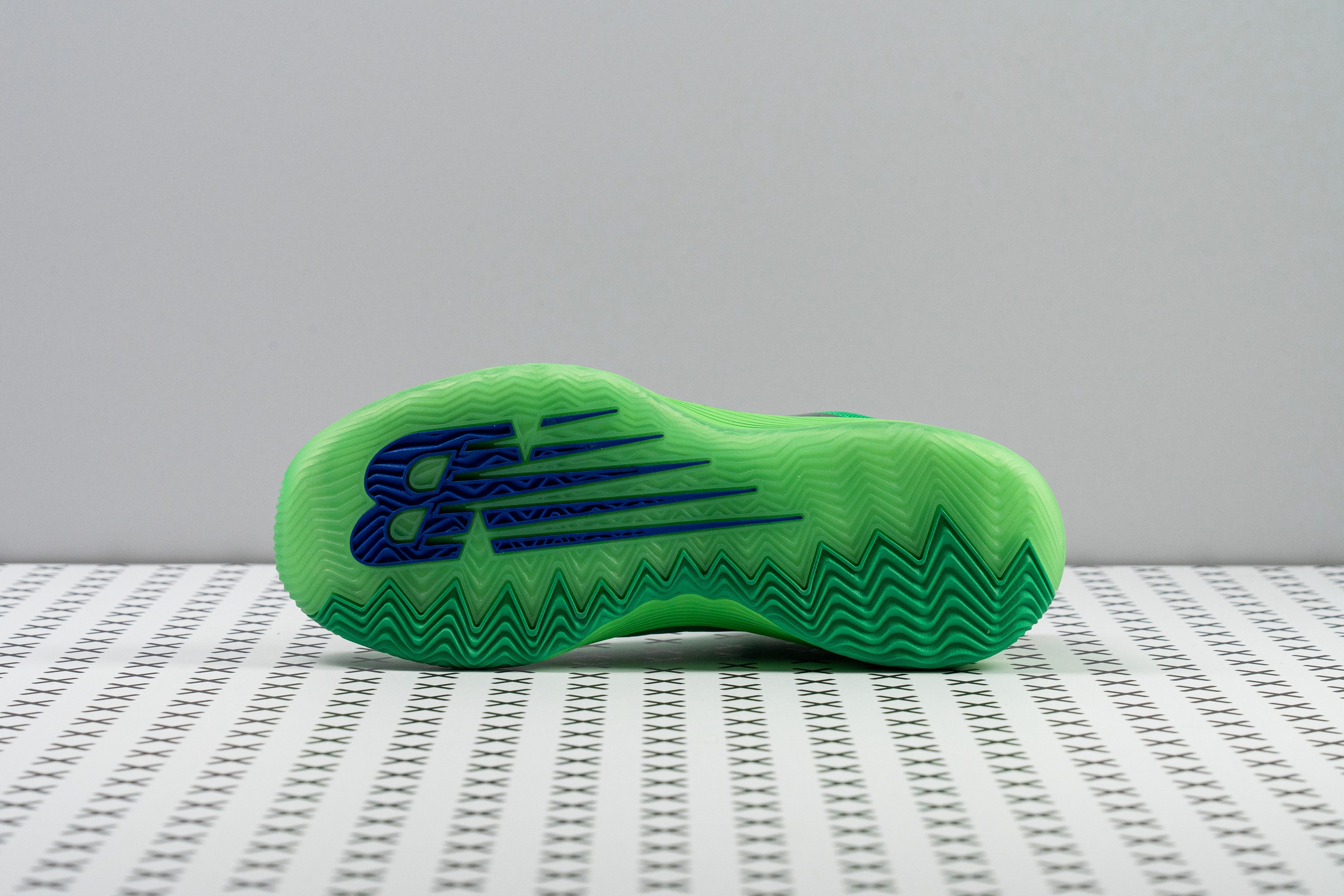 Diseño de suela exterior New Balance Hesi Low