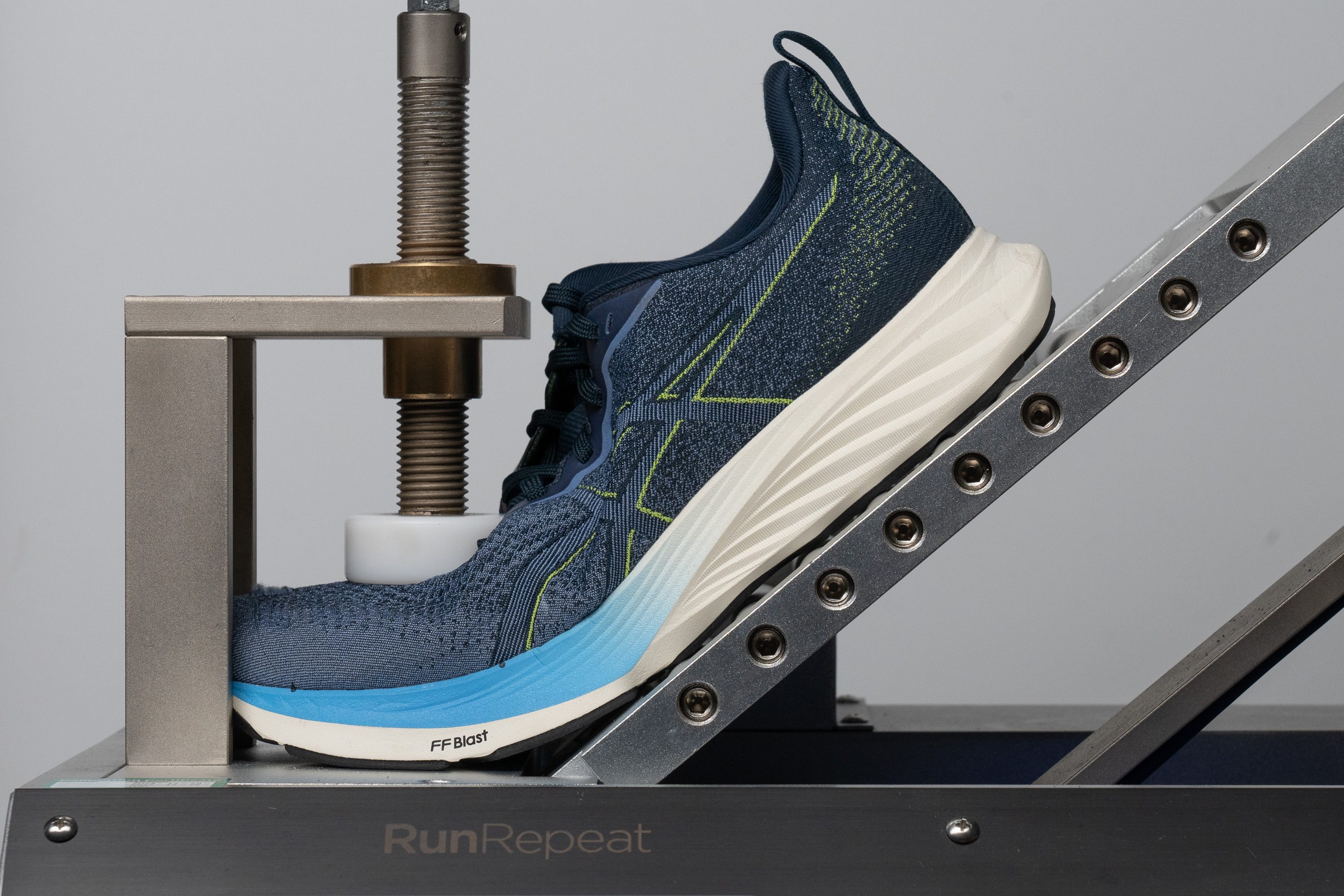ASICS Dynablast 4 Flexibility / Stiffness