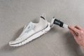 ASH Addict Leren sneaker met dikke zool in wit en fluoriserend geel Lug depth