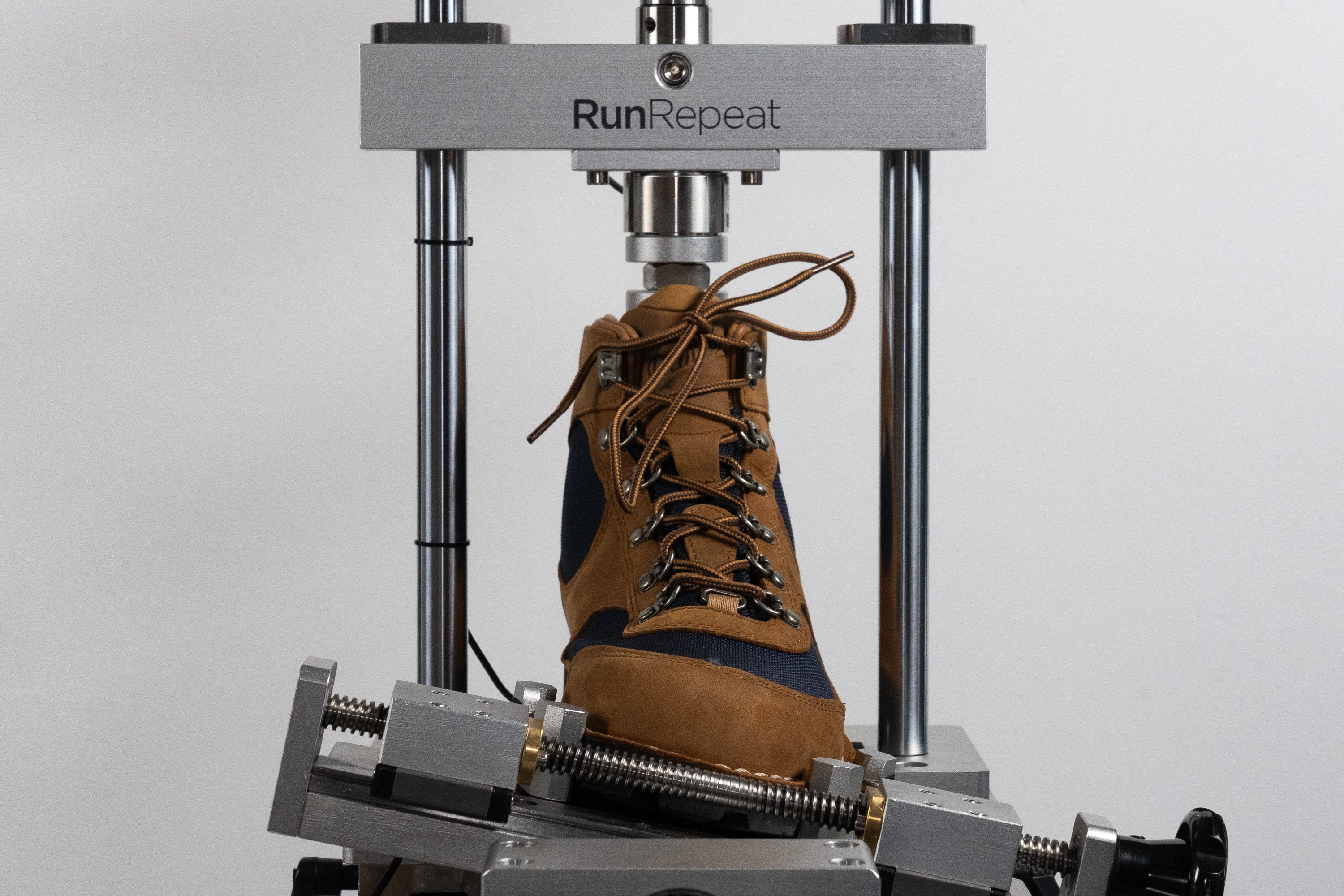 Danner Cascade Crest Torsional rigidity