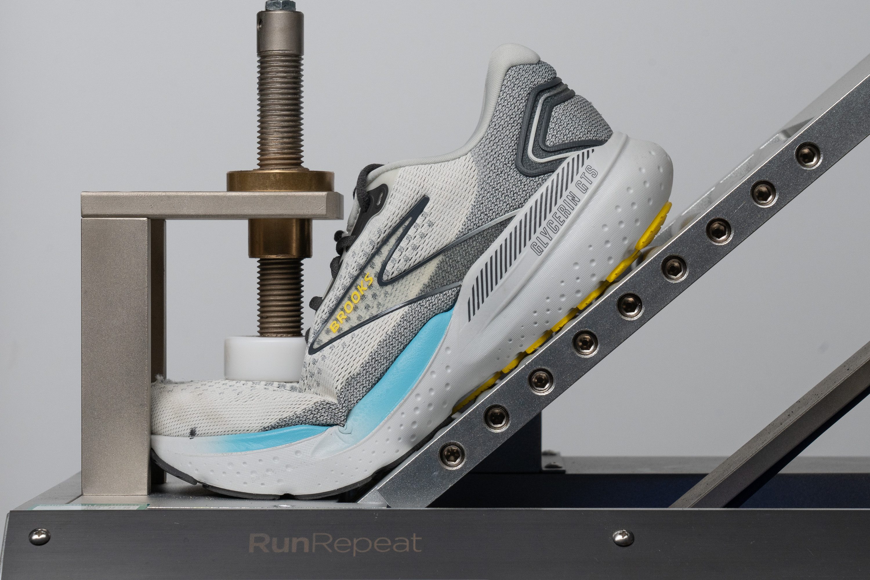 Brooks Glycerin GTS 21 Flexibility / Stiffness