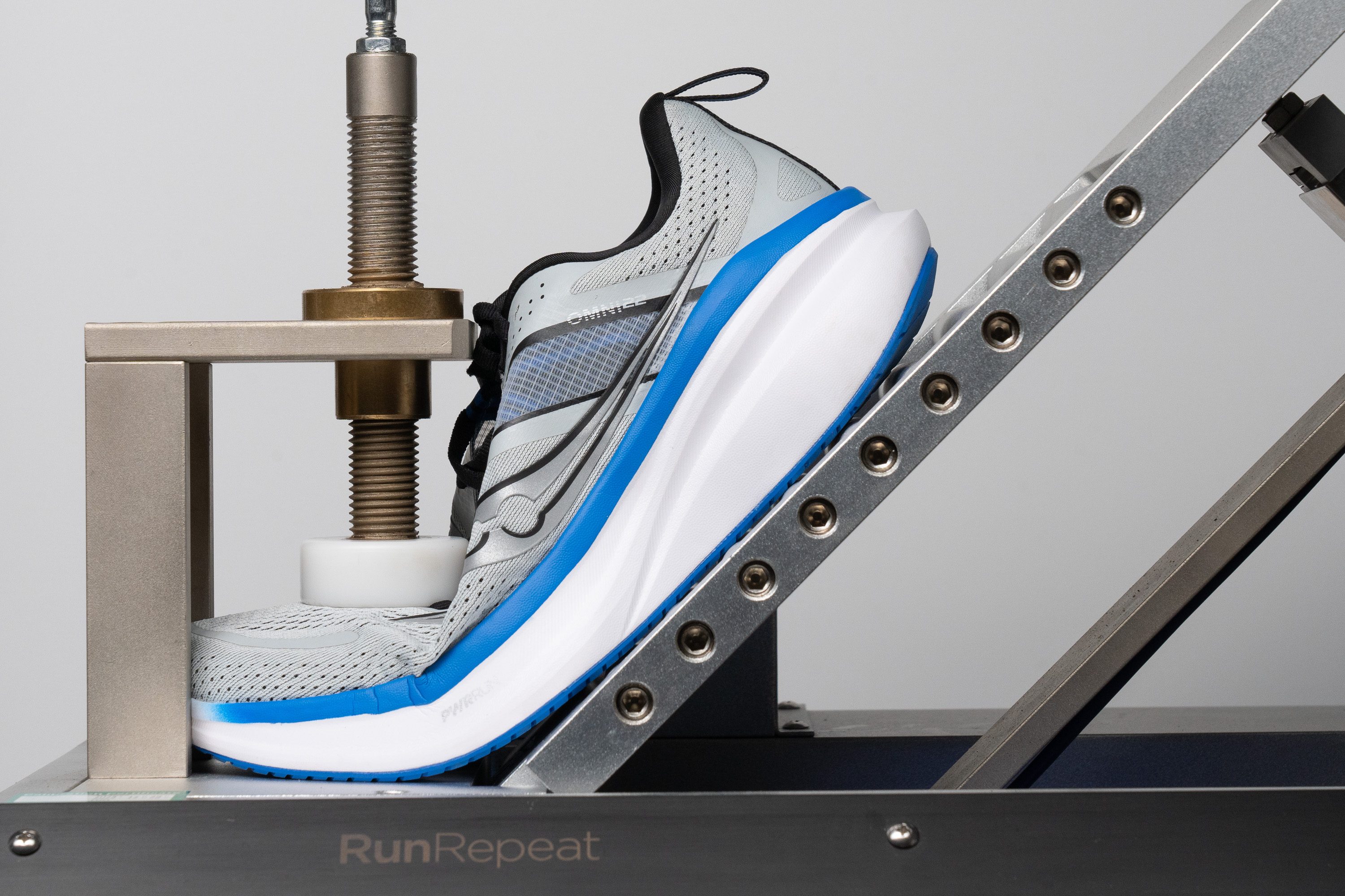 Saucony Omni 22 Flexibility / Stiffness