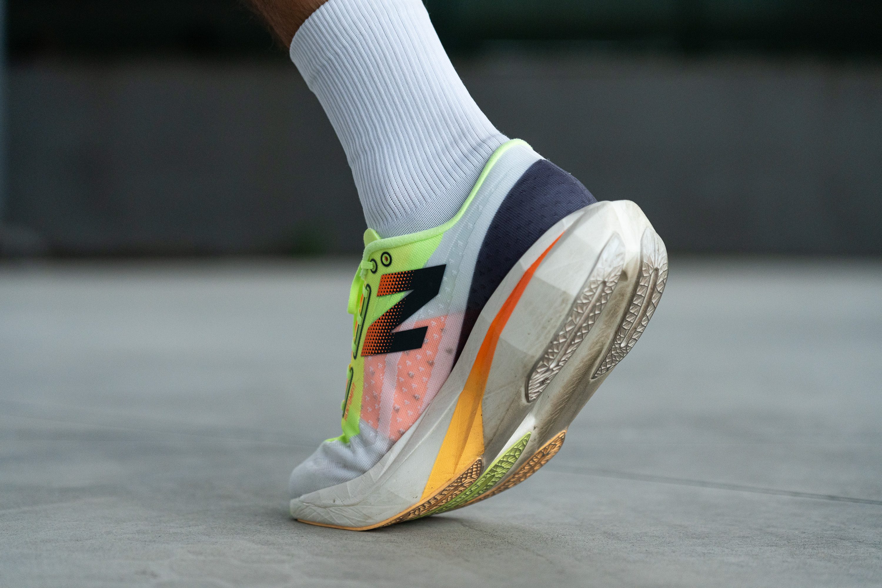 Goma New Balance FuelCell SuperComp Elite v4