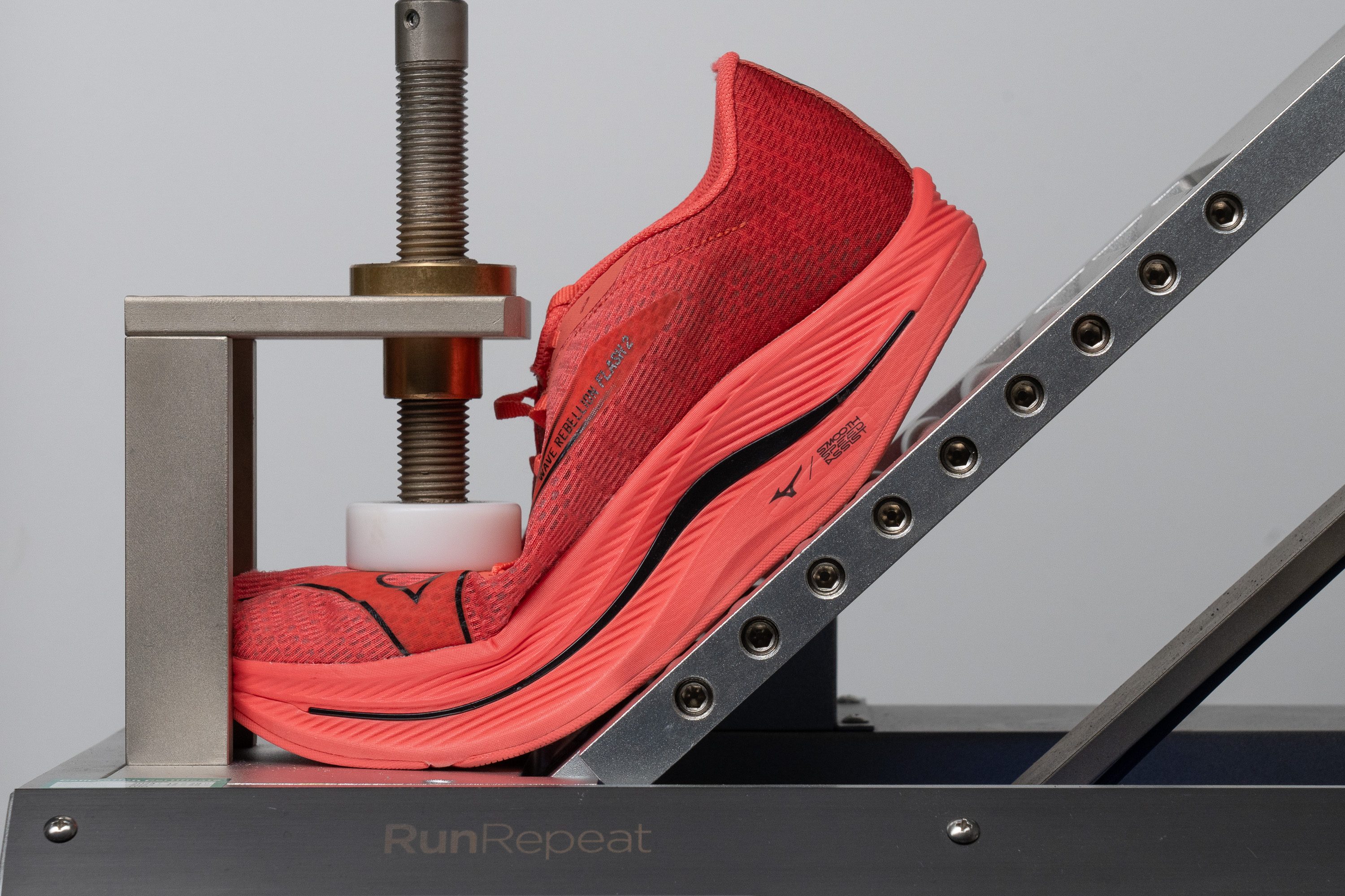 Mizuno Wave Rebellion Flash 2 Flexibility / Stiffness