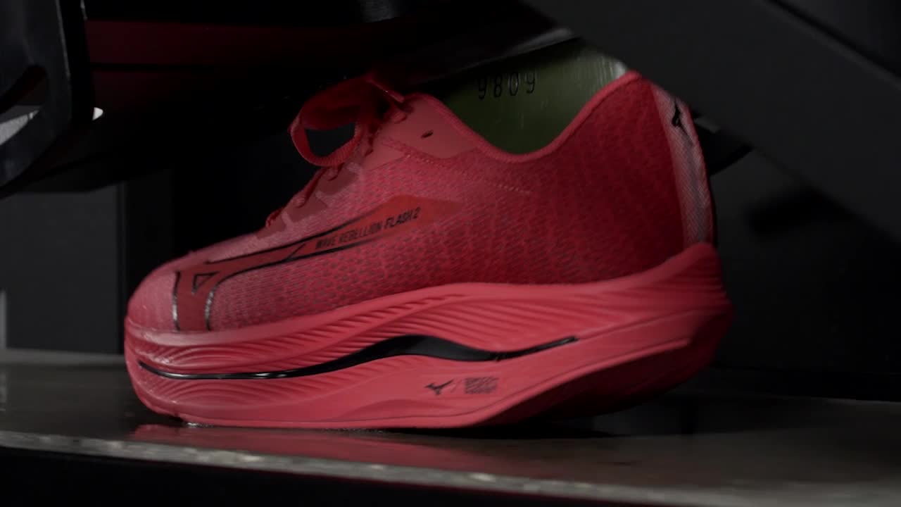 Cut in half: Mizuno Wave Rebellion Flash 2 Review (2025) | RunRepeat
