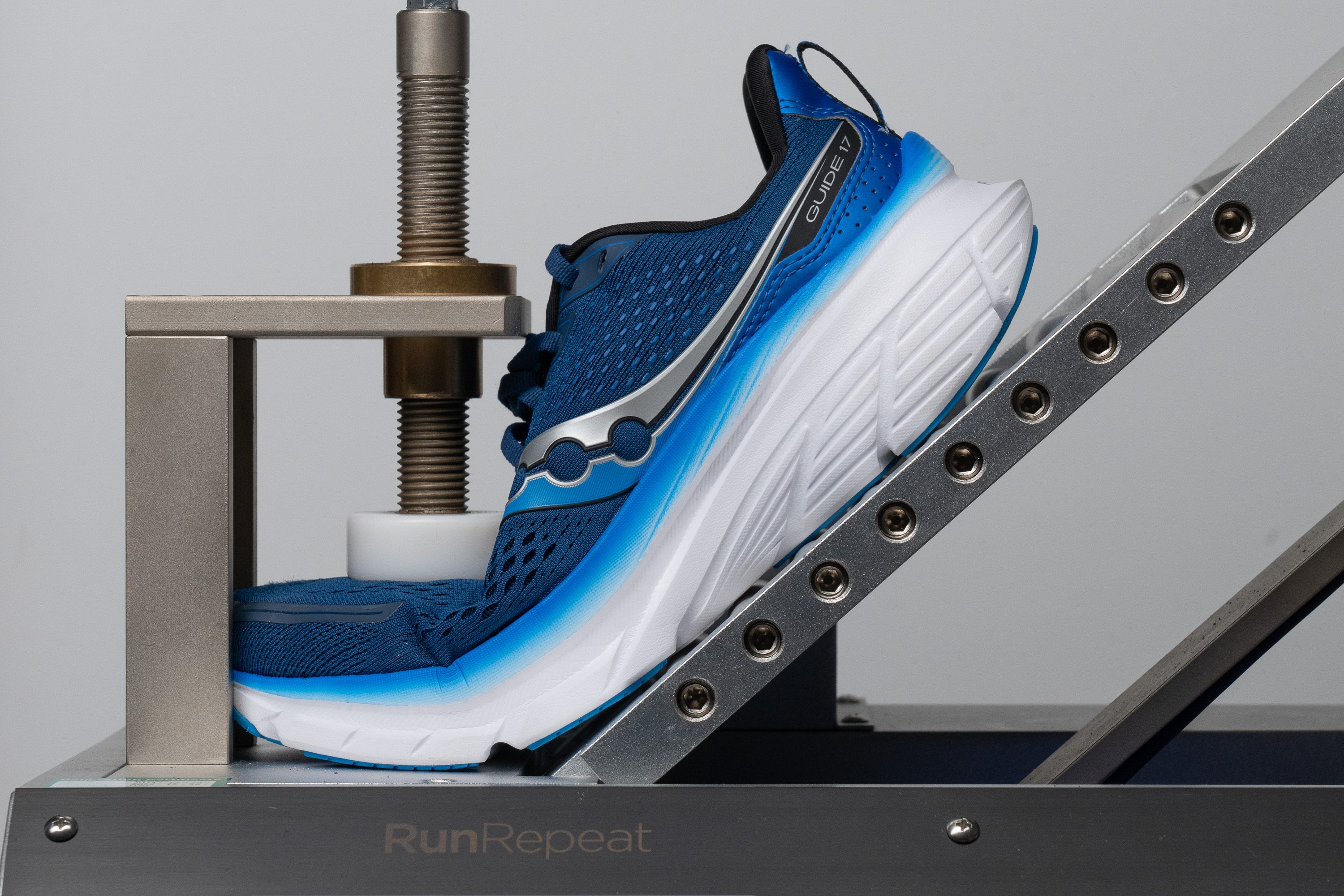 Saucony Guide 17 Flexibility / Stiffness