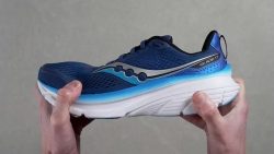 Cut in half: Saucony Guide 17 Review | RunRepeat