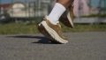 HOKA Arahi 6 Chaussures de Route pour Femmes en Festival Fuchsia Ibis Rose run