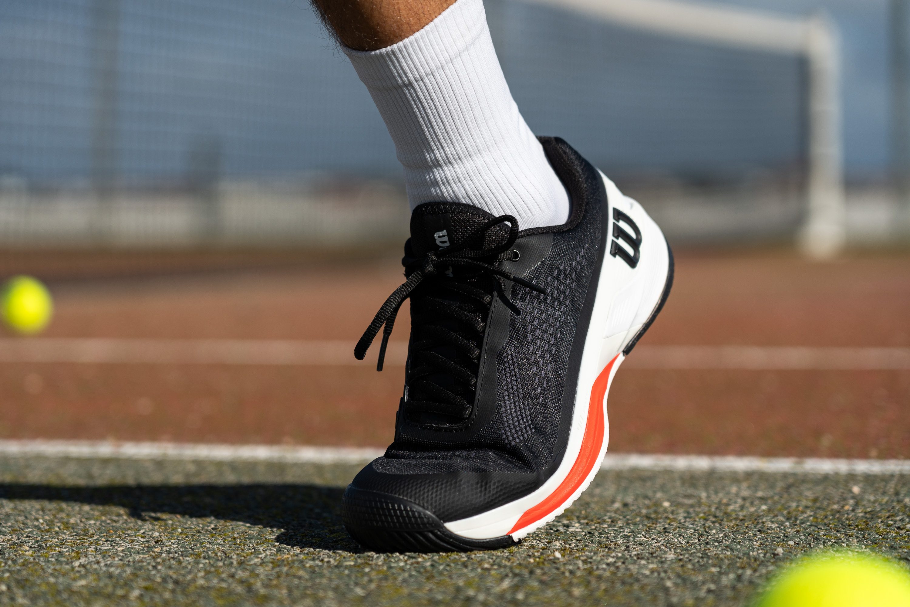 Wilson Ultra 100 V4 Racchetta Da Tennis Unisex – Nuova Generazione Con Sweet Spot Ampliato – Peso 300g – Colore Blu Cangiante