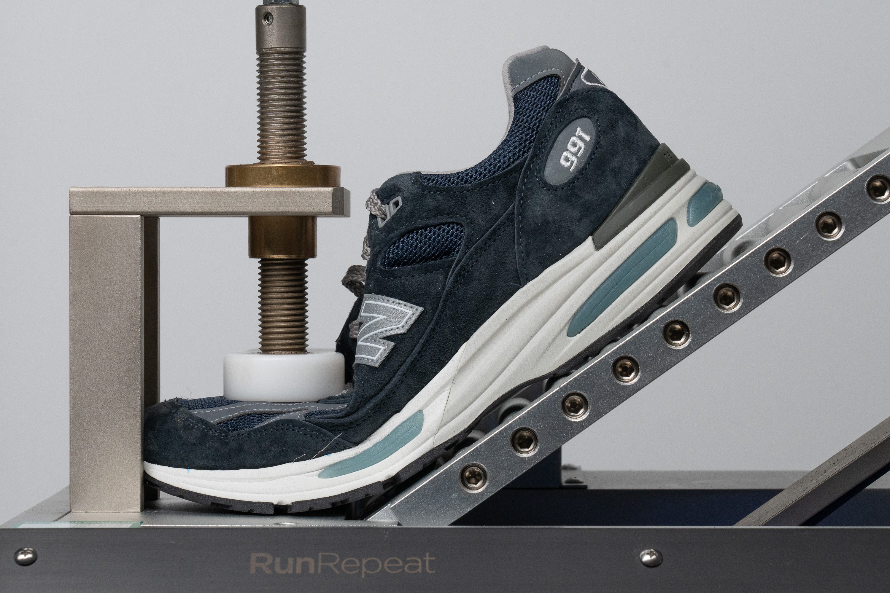 New Balance 991 v2 Flexibility / Stiffness
