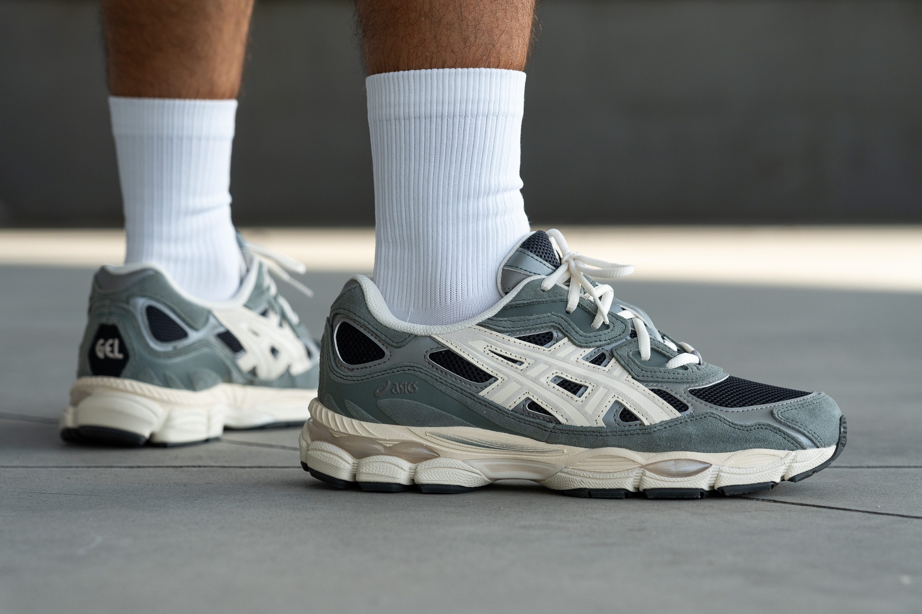 ASICS Gel NYC_outdoor_01