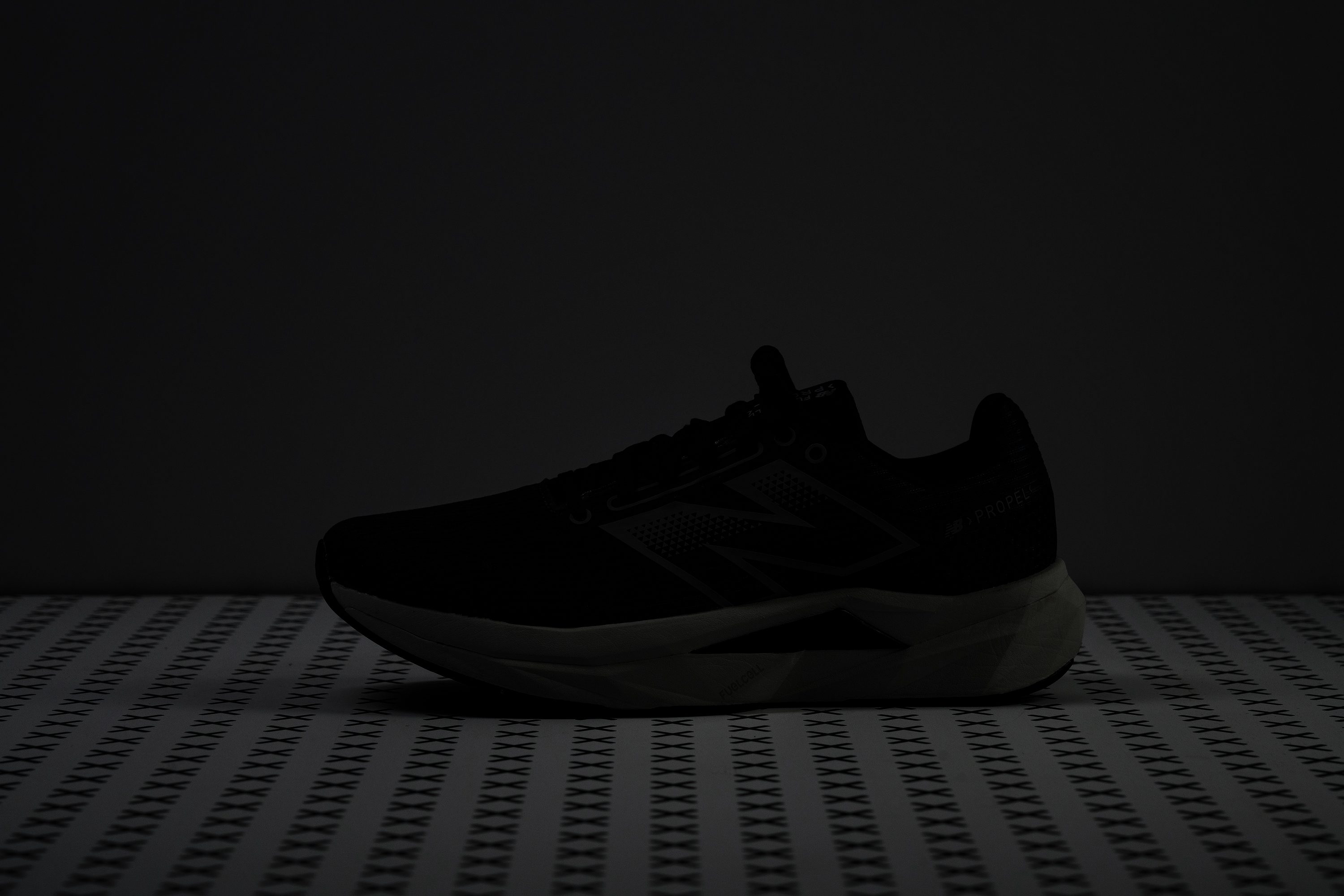 New Balance FuelCell Propel v5 Reflective elements