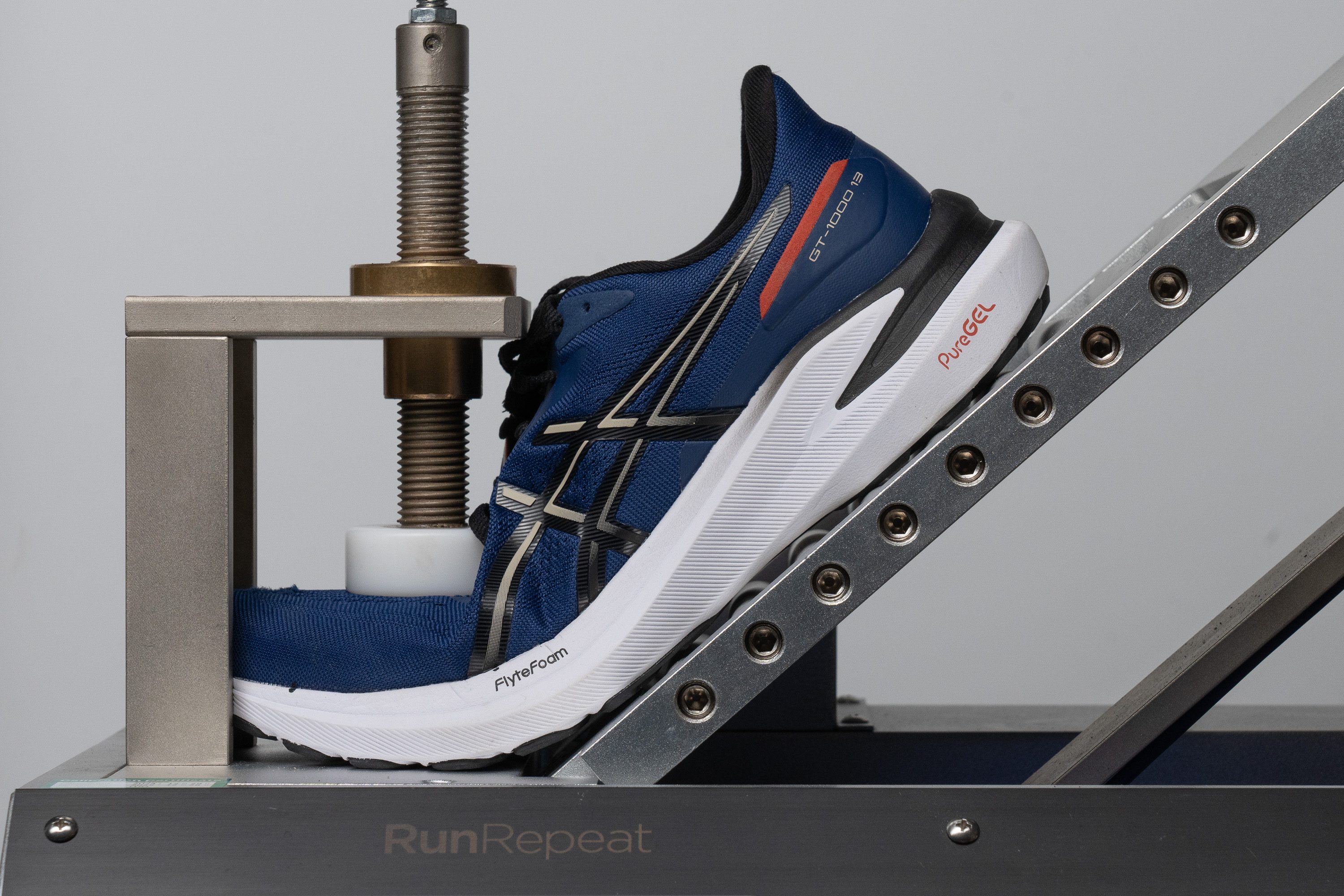 ASICS GT 1000 13 Flexibility / Stiffness