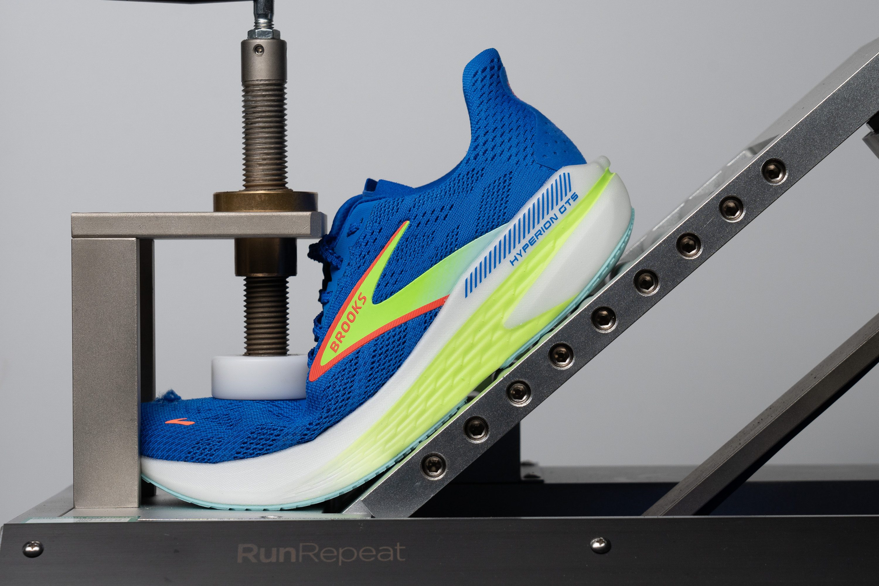 Brooks Hyperion GTS 2 Flexibility / Stiffness